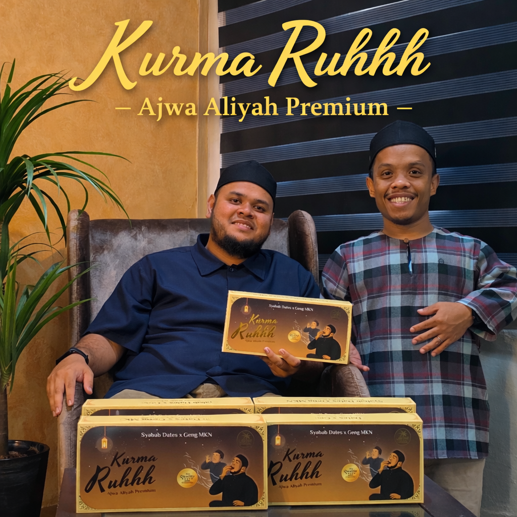 Imam dan Bilal dari Geng Masjid Kampung Nakhoda memegang Kurma Ruhhh